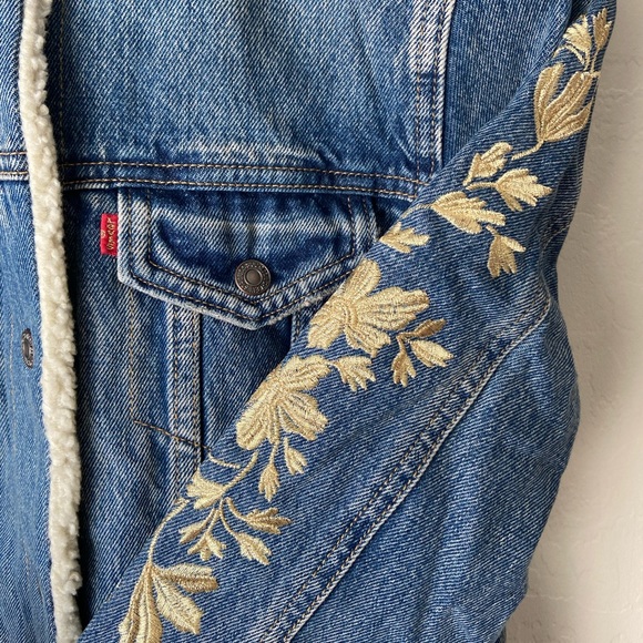 RARE Levi’s floral embroidered sherpa trucker jacket NWT - Picture 9 of 15